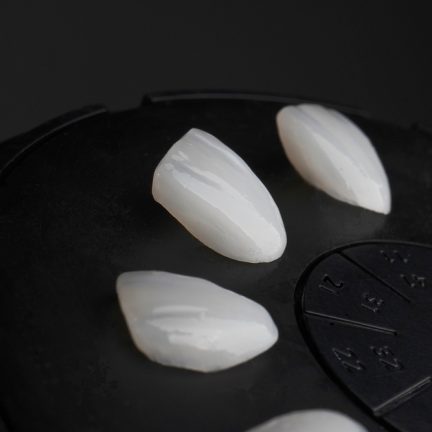 Dental,Smile,Design,White,Teeth,Ceramic,Veneer,Close-up,Super,Thin